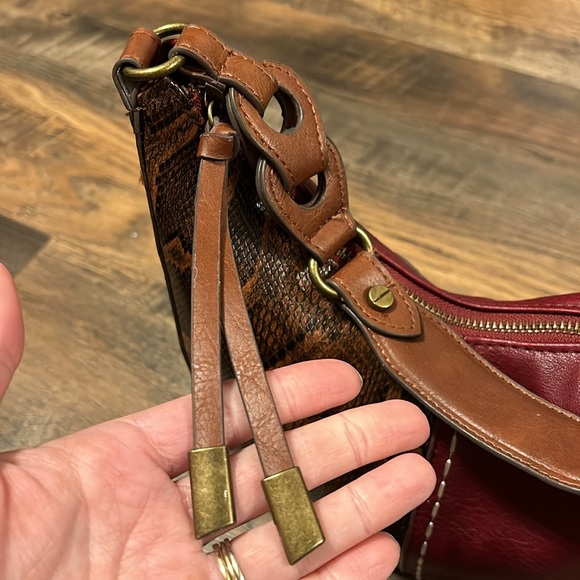 Vegan Snake and Maroon Stitched Saddle Shoulder Bag - Picture 2 of 8